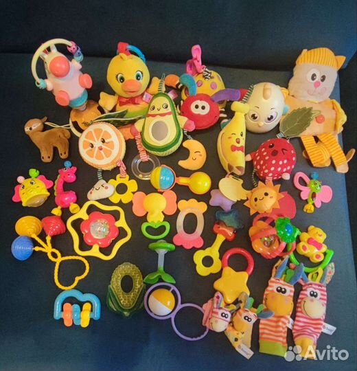 Развивающие игрушки для малышей пакетом