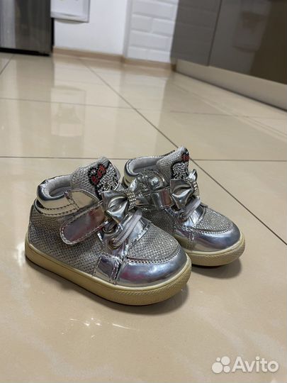 Обувь на девочку р 21-22
