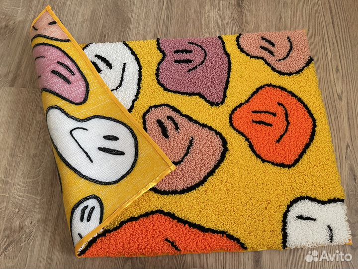 Ковер ручной работы. Тафтинг ковер. Смайл ковер