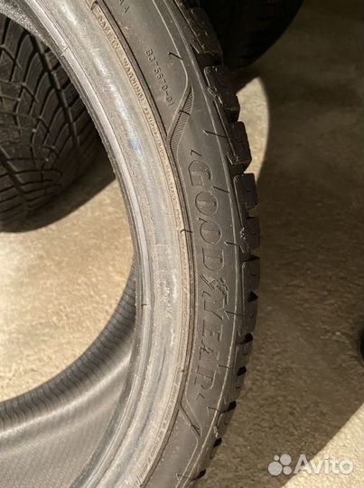 Goodyear UltraGrip Winter 255/35 R19 96V