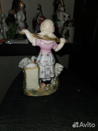 Статуэтка Девочка с птицами Европа