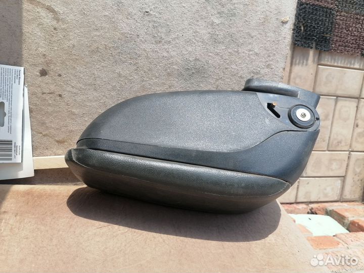 Подлокотник