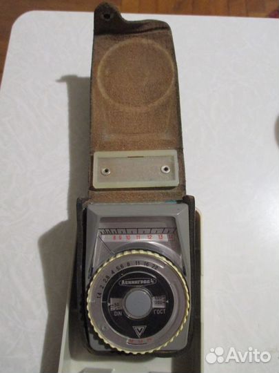 Фотоэкспонометр Ленинград-4 и фотовспышка сэф 3м