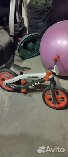 Беговел chillafish Самосвал самокат B1