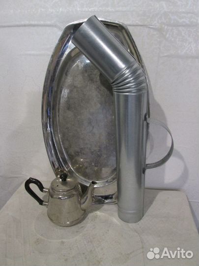 На самовар - труба, чайник,поднос