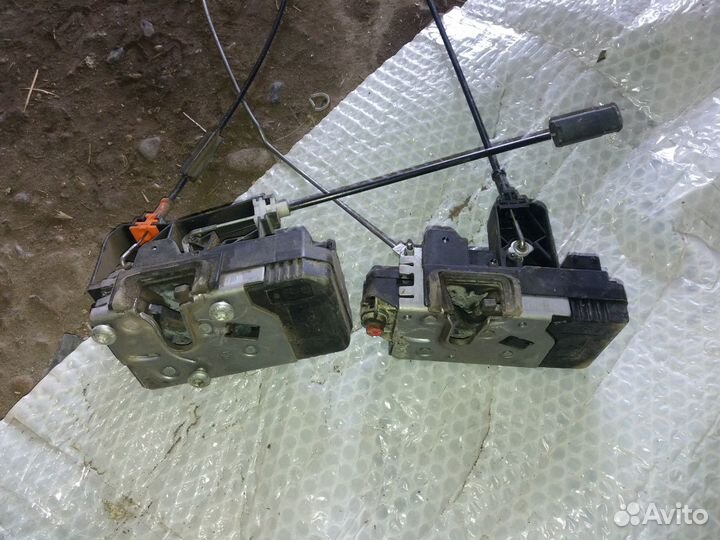 Opel corsa c.vita. замок передний задний