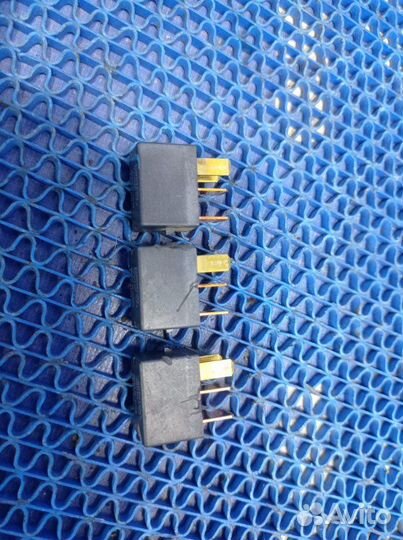 Реле Mitsubishi Lancer Cedia седан 4G15 2002