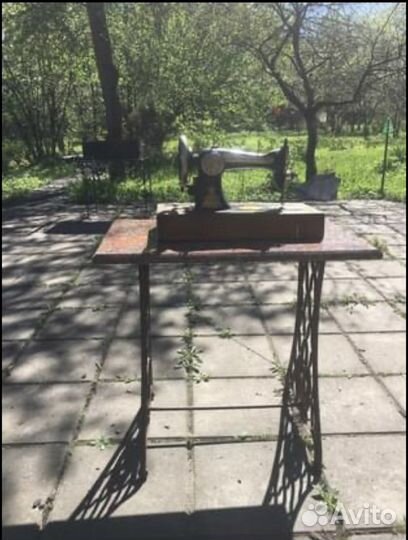 Швейная машинка зингер