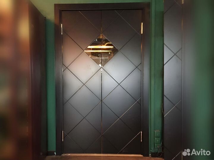 Двери маятниковые для кофейни