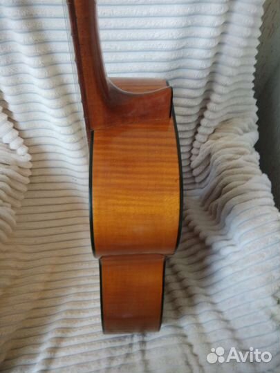 Гитара музима резоната