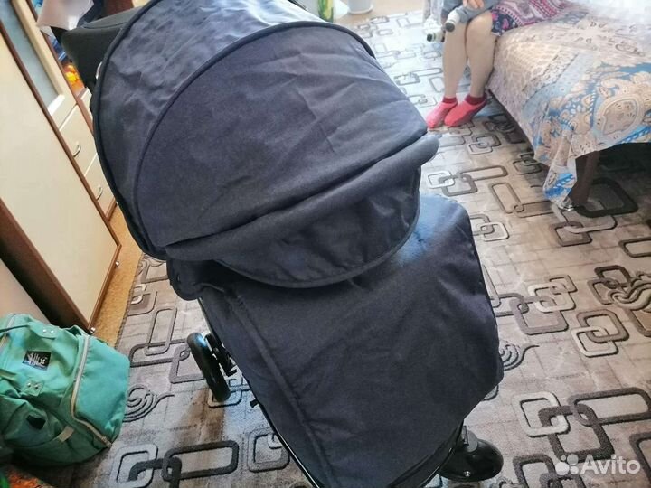 Прогулочная коляска новая