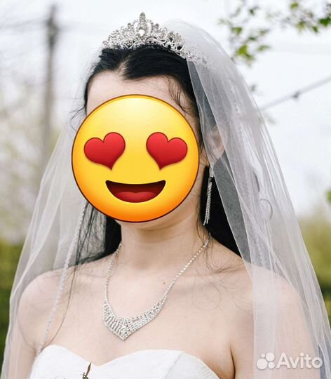 Свадебное платье, перчатки, диадема