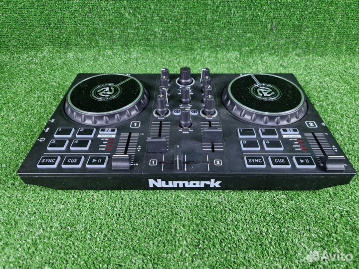 DJ-контроллер Numark Party Mix II
