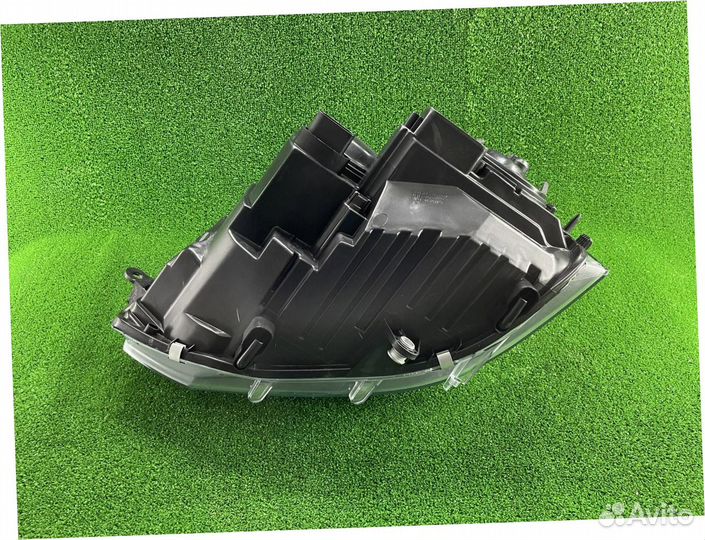 Фара правая Volkswagen Transporter T5