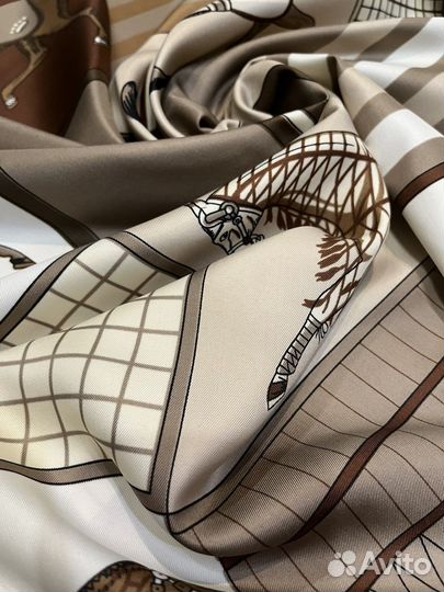 Шелковый платок Hermes бежевый новый