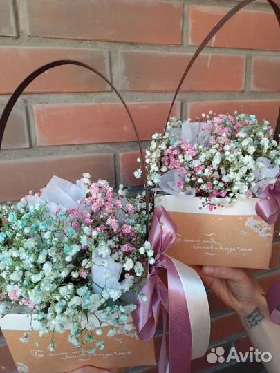 Композиция из радужной гипсофилы