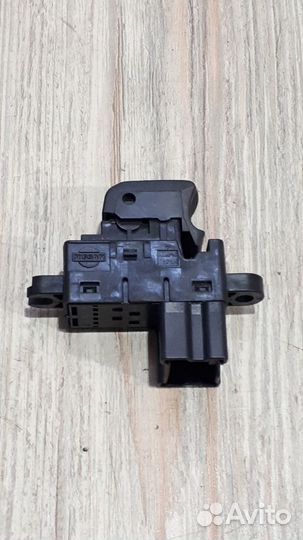 Кнопка стеклоподъемника Nissan X-trail T31 Прав