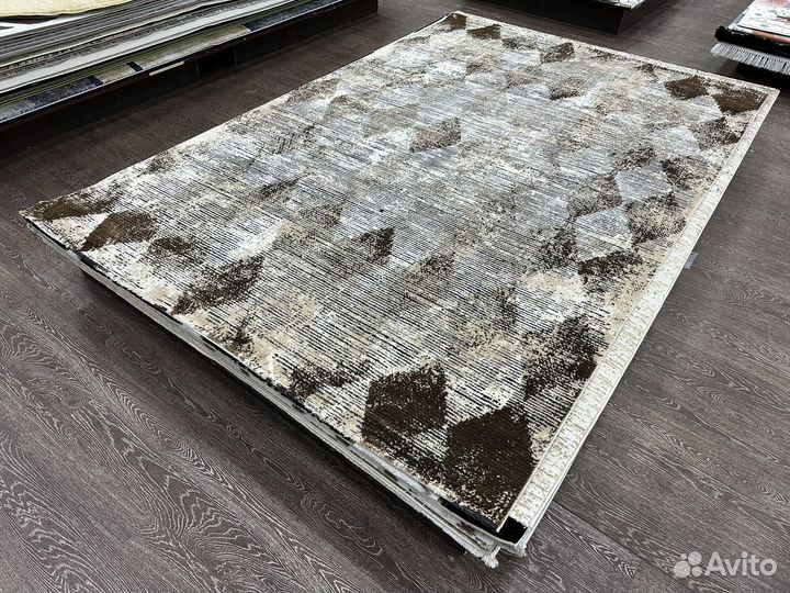 Ковер новый 2 х 2.9 Турция