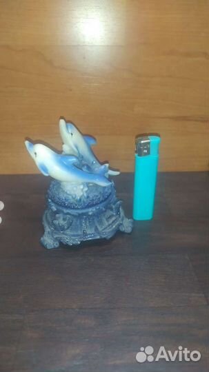 Шкатулка с дельфинами