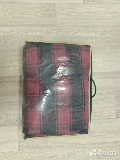 2 шерстяных 1,5 спаленных одеяла