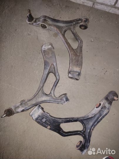 Передний нижний рычаг