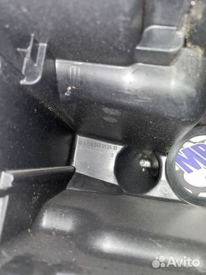 Короб предохранителей переднего Mercedes-Benz