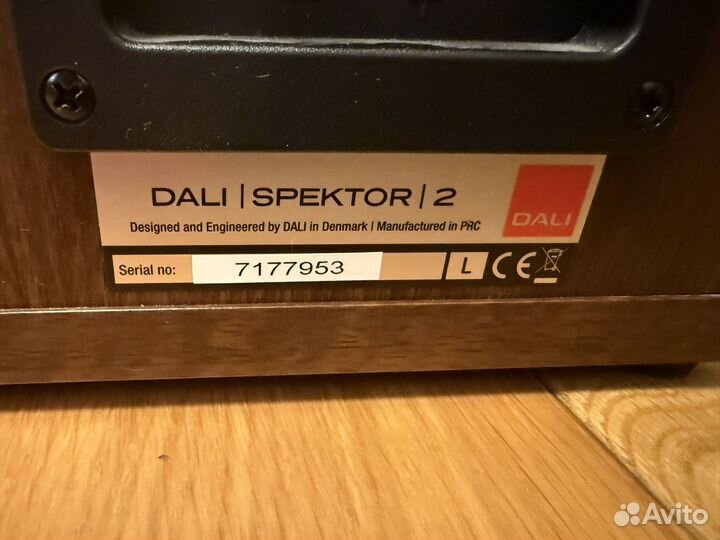 Полочная акустика Dali Spector 2 walnut