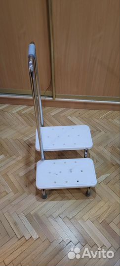 Ступени с поручнем для ванны б/у