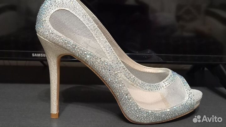 Босоножки женские 39 размер новые