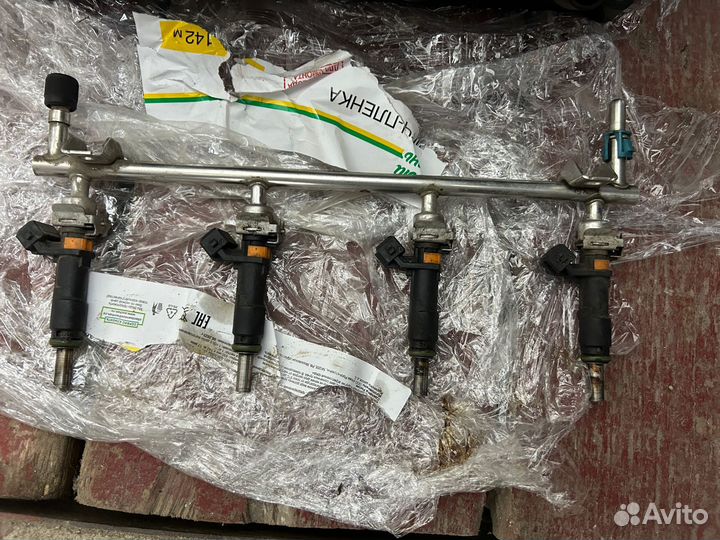 Рампа(рейка) топливная с форсунками Opel Astra H