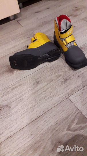 Лыжные ботинки