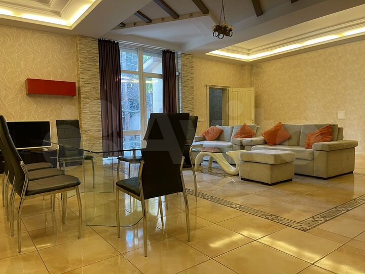 Дом 200 м² на участке 2 сот.