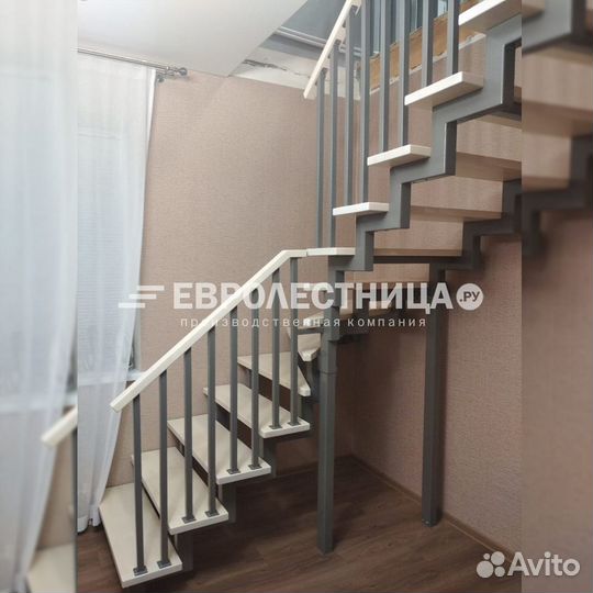 Лестница на металлическом каркасе