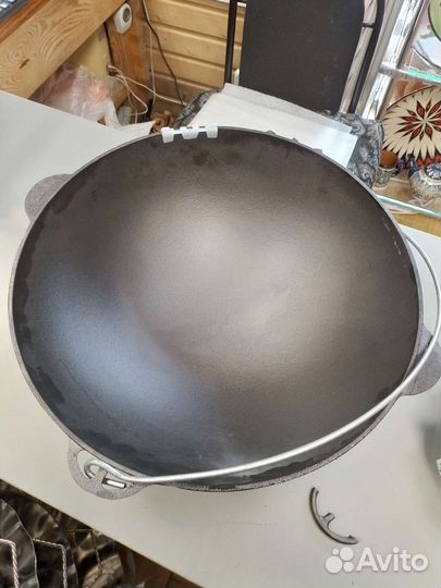 Чугунный казан 12л с крышкой. Дефект