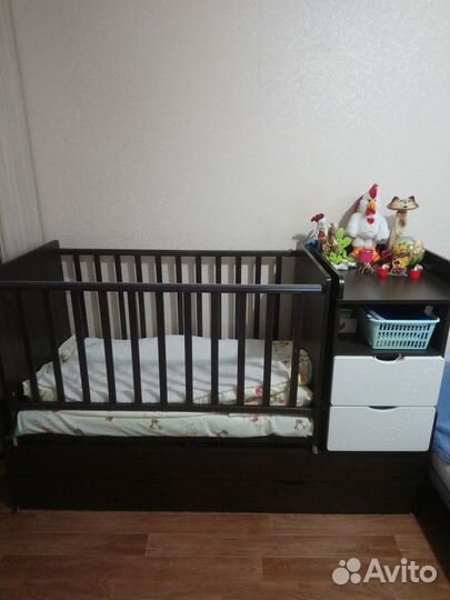 Десткая кровать с маятником