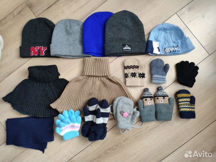 Шапки перчатки варежки манишки детские