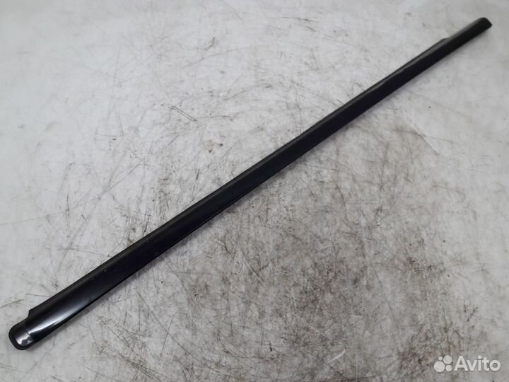 Молдинг стекла передний левый Mercedes X164