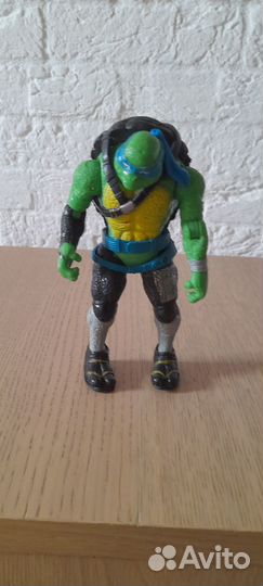Фигурки черепашки ниндзя и Эйприл О Нилл