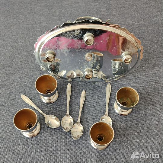 Посеребренный круэт для четырех яиц. Англия