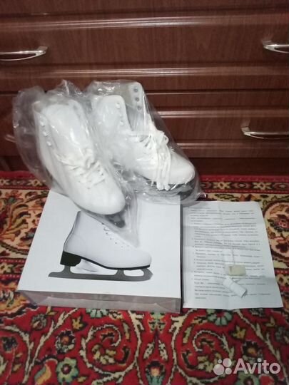 Коньки фигурные женские