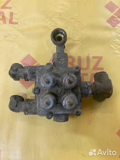 Клапан защитный 4-х контурный MAN TGA 81521516095