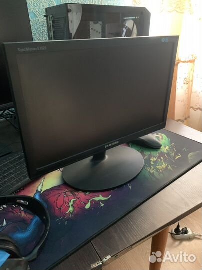 Монитор Samsung