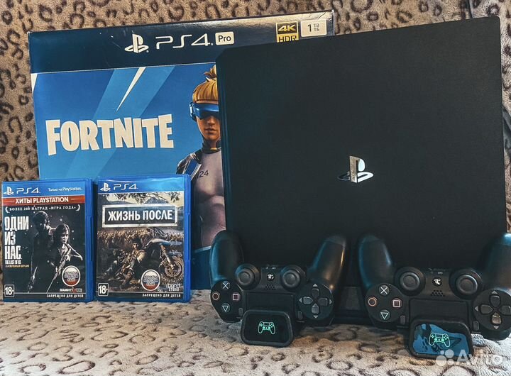 Sony PS4 pro/1tb/2 геймпада и игры