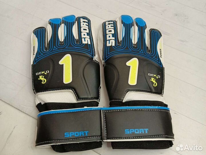 Вратарские перчатки