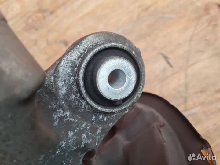 Кулак задний правый Mercedes-Benz B W246 M270.910