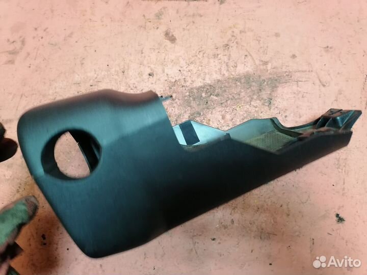 Кожух рулевой колонки Land Rover Freelander 2