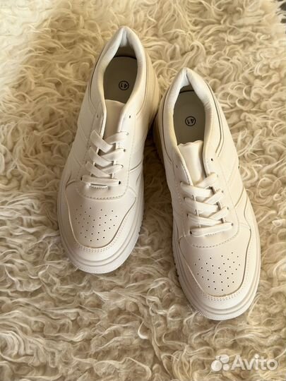 Кроссовки женские