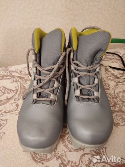 Лыжные ботинки. Размер 36