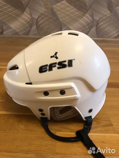 Хоккейные шлемы efsi и CCM Junior