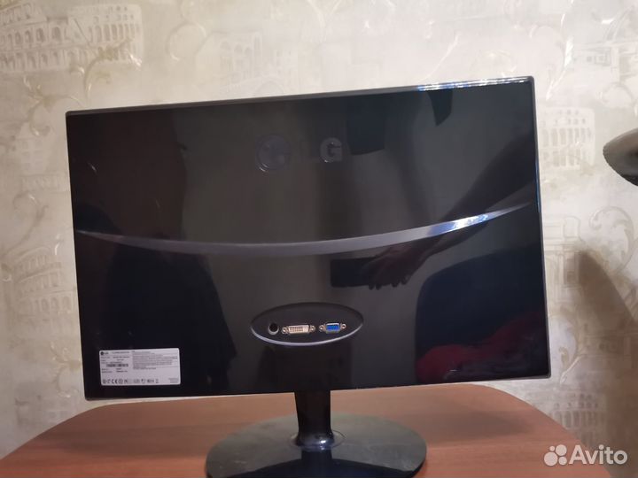 Монитор LG Flatron E2340T